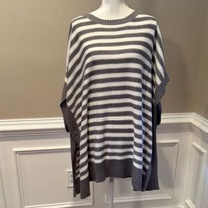 New Directions Gray and White Knit Top